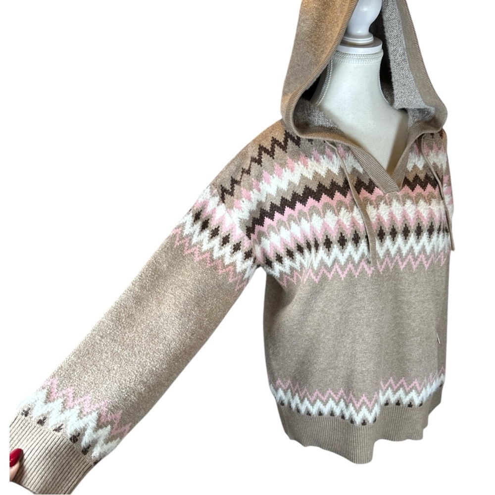 Rachel Zoe NWT Tan V-Neck Sweater with Zigzag Pattern - Picture 3 of 9